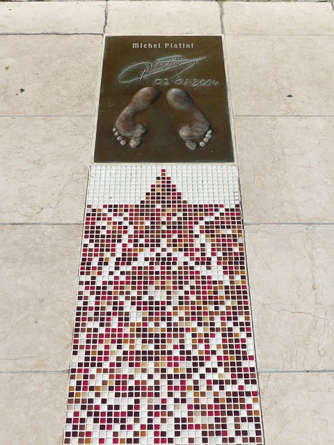 非常谨慎 非常谨慎